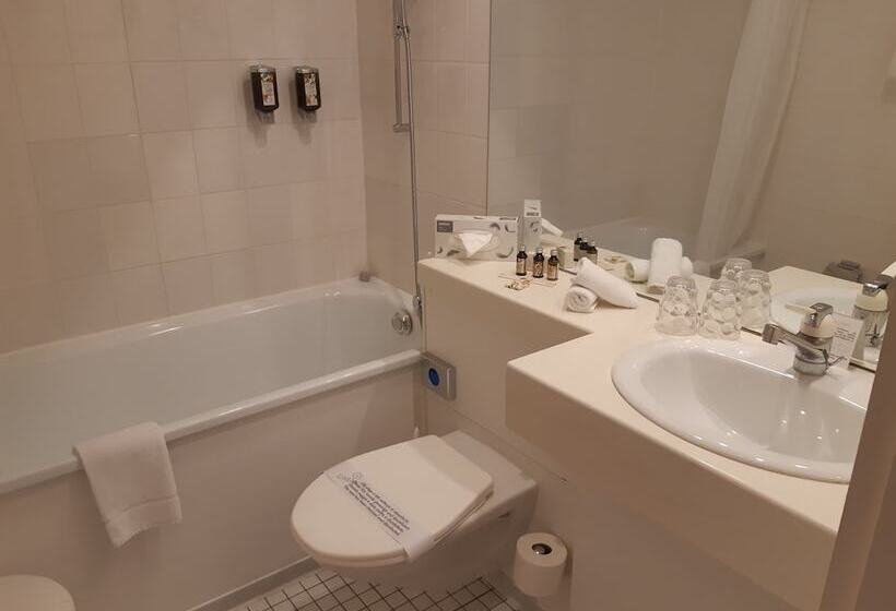 اتاق لوکس, Regina