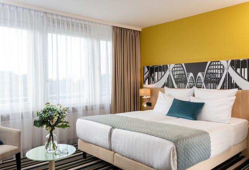 Номер Superior, Leonardo Hotel Hamburg Elbbrücken