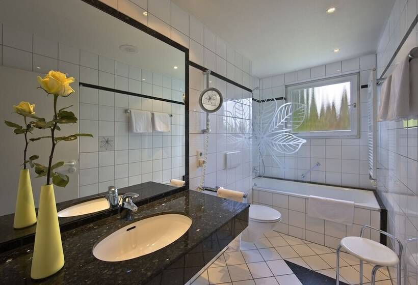 اتاق لوکس با بالکن, Bernstein Hotel Villa Kastania