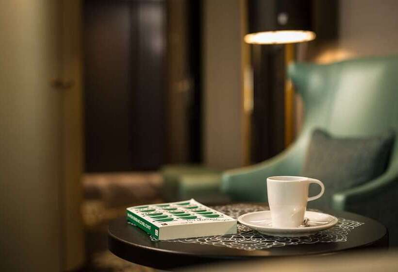 带大床的高级房间, Reichshof Hotel Hamburg