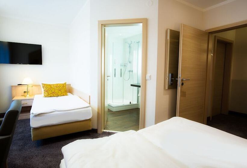 Номер Стандарт Трехместный, & Living Am Wartturm   Hotel & Apartments