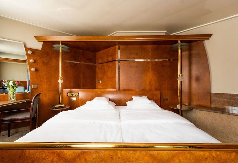 Suite, Royal
