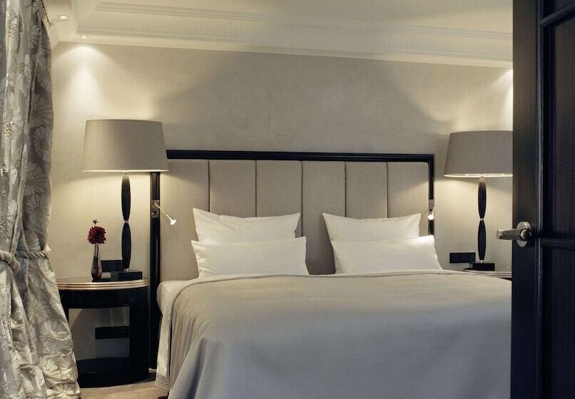 Полулюкс Повышенной Комфортности, Bayerischer Hof