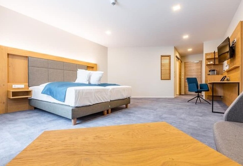 Номер Стандарт, Schwan Und Post Business Quarters