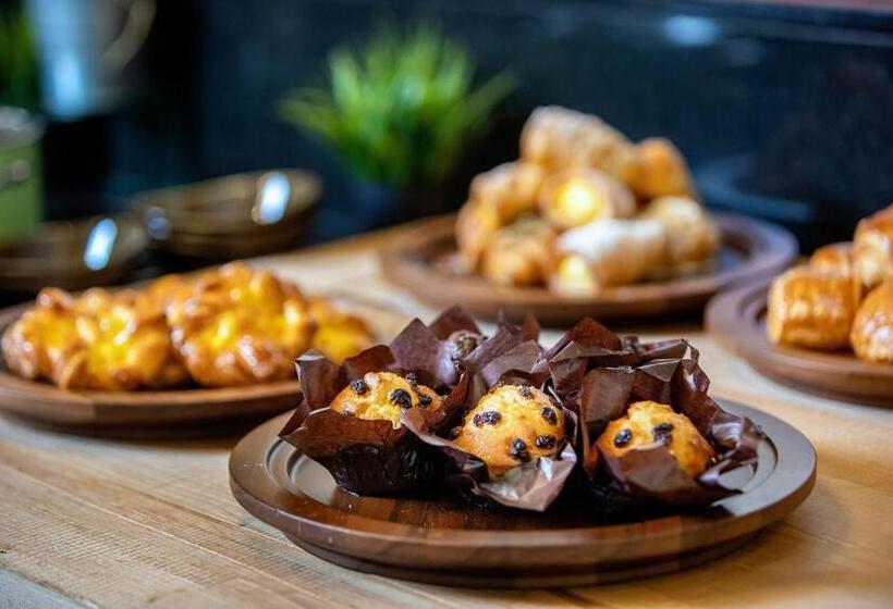 سوئیت رویال, Sheraton Grand Doha Resort & Convention