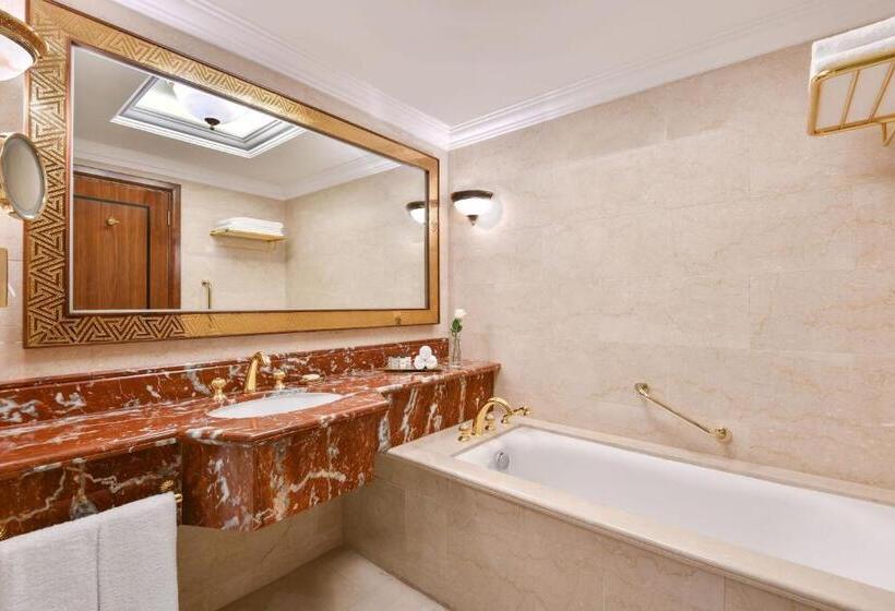 اتاق دلوکس با تخت کینگ و چشم‌انداز, Sheraton Grand Doha Resort & Convention