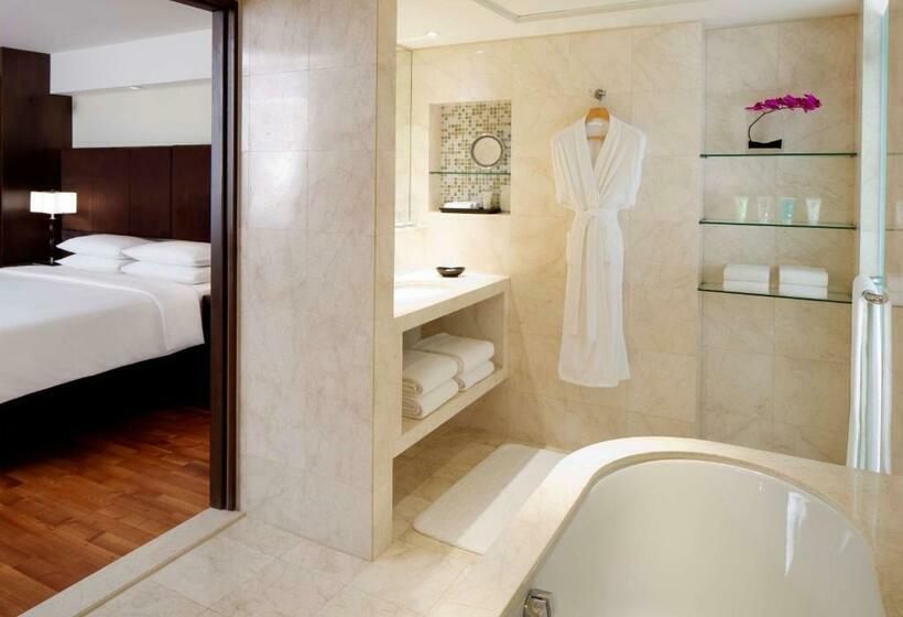 سوییت اجرایی, Hyatt Regency Dubai   Corniche