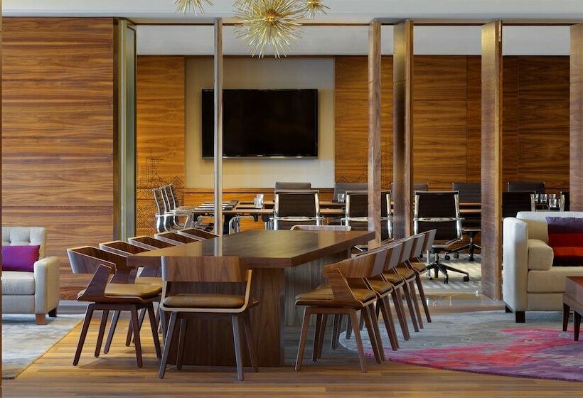 سوییت اجرایی, Hyatt Regency Dubai   Corniche