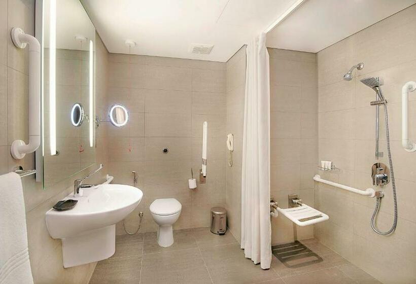 Номер Deluxe Кровать Кинг Вид на Город, Le Méridien Abu Dhabi