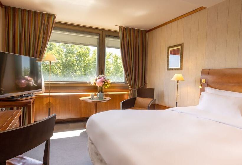اتاق سوپریور با چشم‌انداز رودخانه, Sofitel Lyon Bellecour