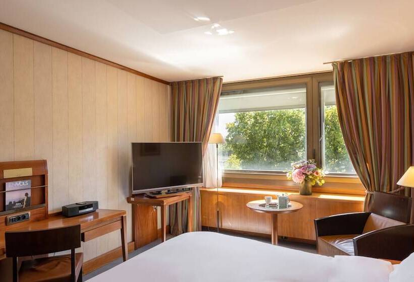 اتاق سوپریور با چشم‌انداز رودخانه, Sofitel Lyon Bellecour