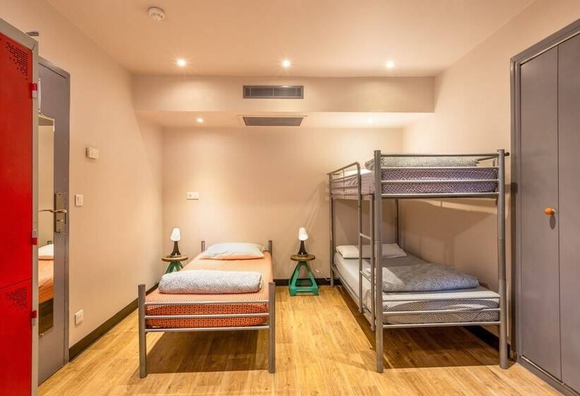 Номер Стандарт Трехместный, Villa Saint Exupery Beach Hostel