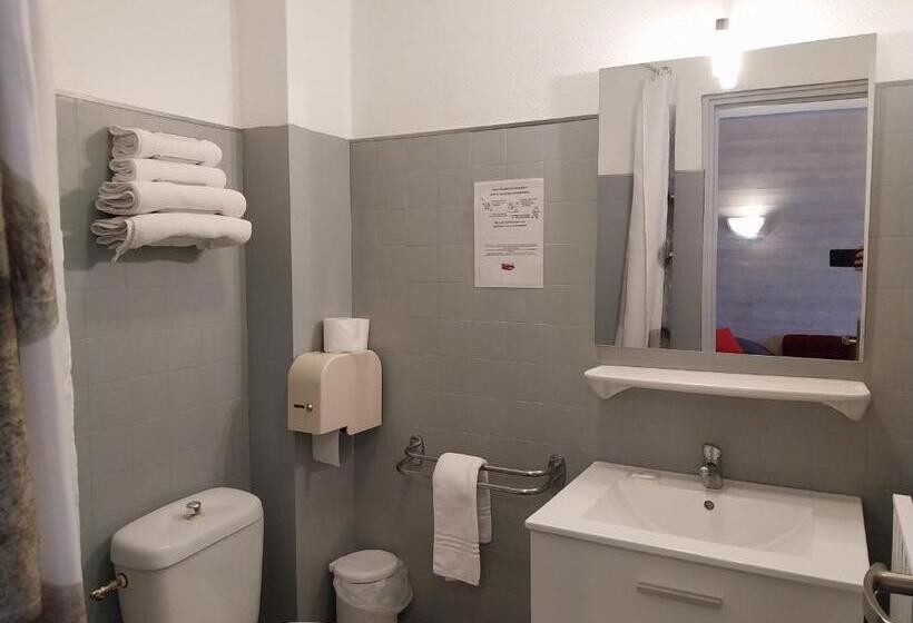 Номер Стандарт, Hôtel L Oustalet