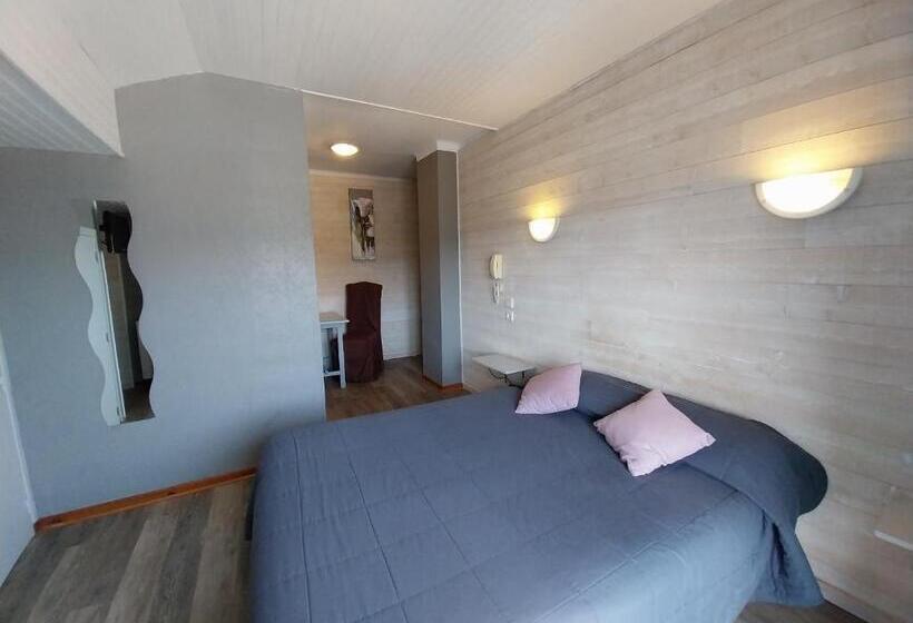Номер Стандарт с Балконом, Hôtel L Oustalet