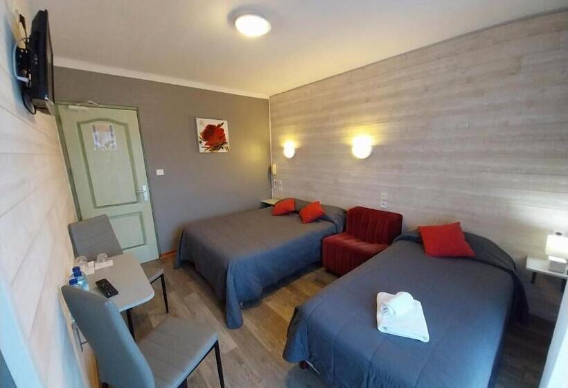 Трехместный Номер Стандарт с Балконом, Hôtel L Oustalet