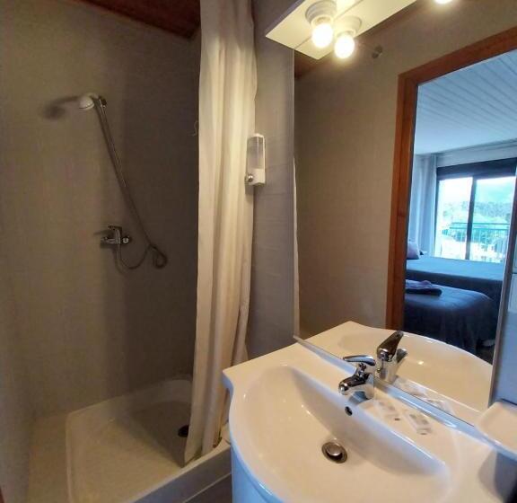 Четырехместный Номер Стандарт с Балконом, Hôtel L Oustalet