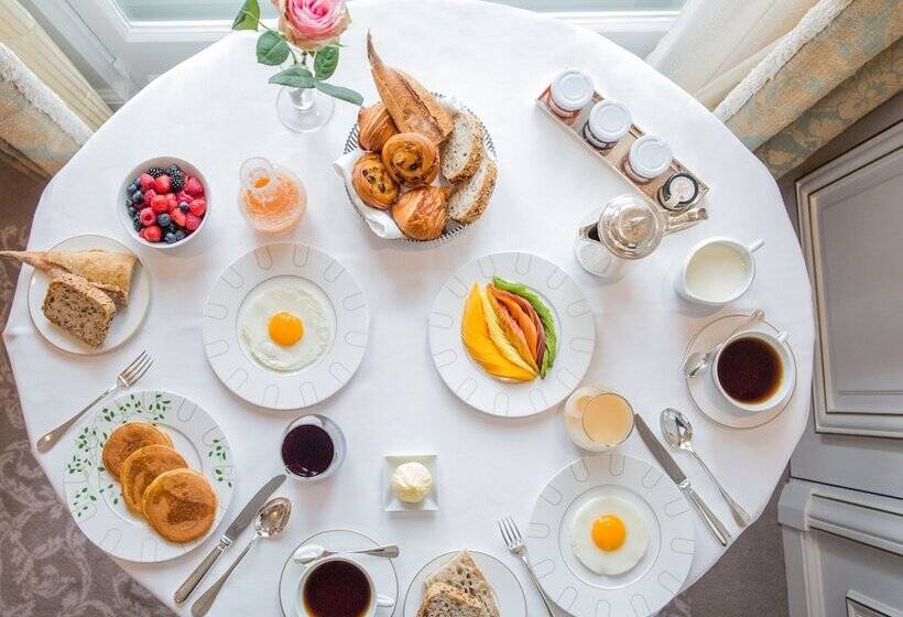 Chambre Supérieure, Le Meurice – Dorchester Collection
