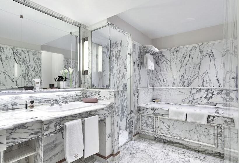 Chambre Supérieure Vue Parc, Le Meurice – Dorchester Collection
