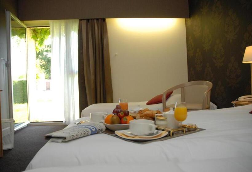 Четырехместный Номер Стандарт, Logis Le Relais Fleuri