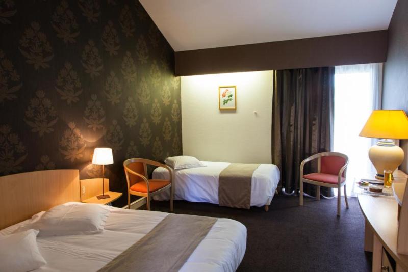 Номер Стандарт Трехместный, Logis Le Relais Fleuri