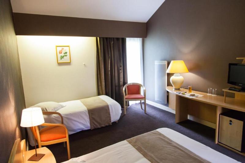 Четырехместный Номер Стандарт, Logis Le Relais Fleuri