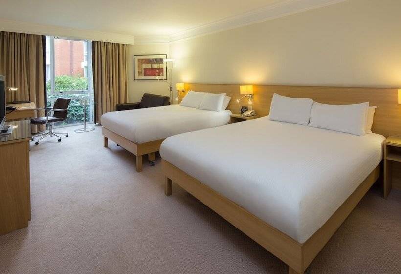 家庭间, Hilton Leicester