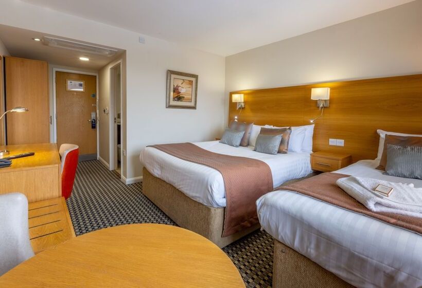 Номер Стандарт Трехместный, Park Hall Hotel And Spa Wolverhampton