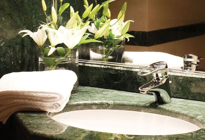 Quarto Superior, Divani Palace Larissa