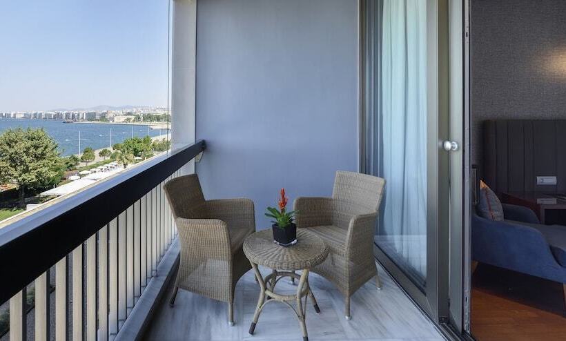 オーシャンビューデラックススイート, Makedonia Palace