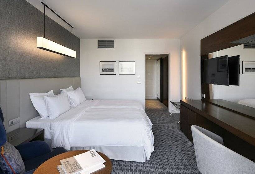 シティビュープレミアムルーム, Makedonia Palace