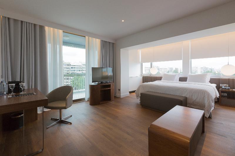 シティビュージュニアスイート, Makedonia Palace