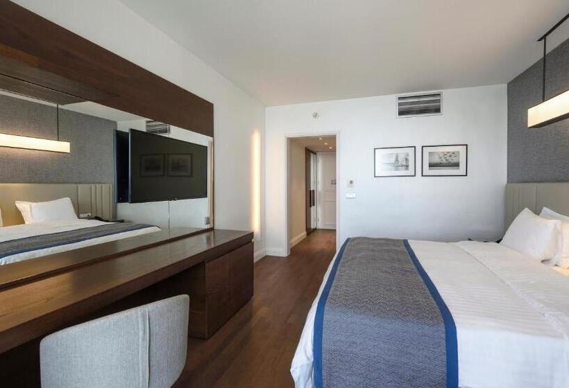 海の見えるエクゼクティブルーム, Makedonia Palace