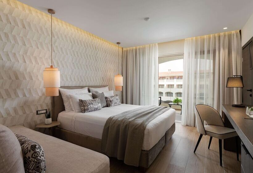 Номер Superior Вид на Бассейн, Theartemis Palace
