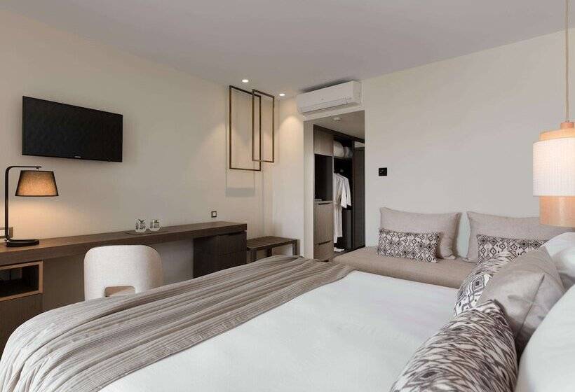 Номер Superior Вид на Бассейн, Theartemis Palace