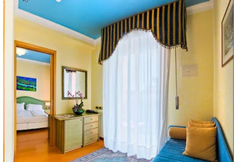 Полулюкс, Grand Hotel Esplanada