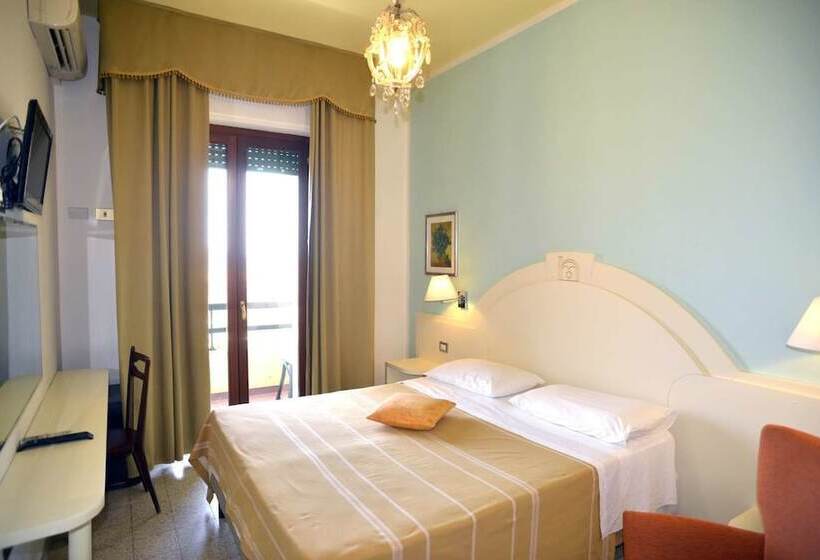 اتاق استاندارد چهارنفره با بالکن, La Margherita & Spa
