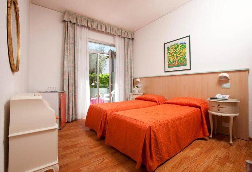 Номер Стандарт Трехместный, Residence Rely