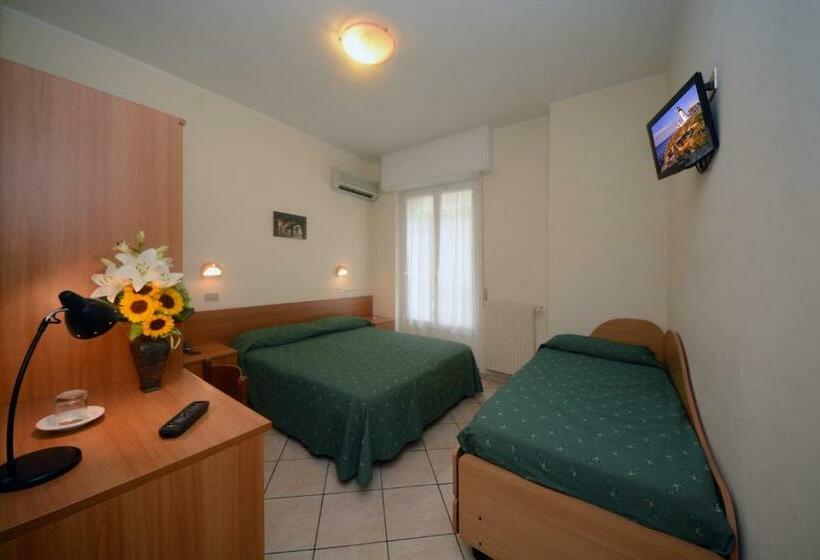 Номер Стандарт Трехместный, Bike & Family Hotel Derby