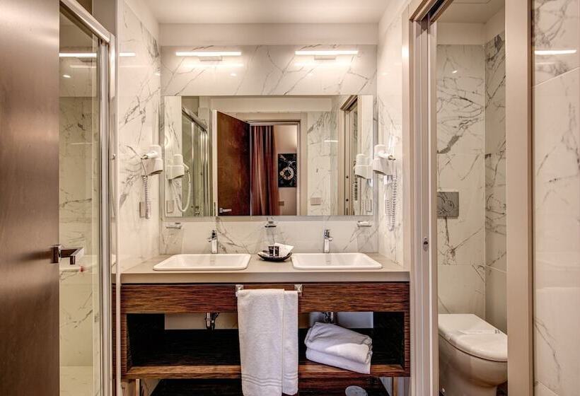 חדר סטנדרט לארבעה, Al Manthia Hotel  Gruppo Trevi Hotels