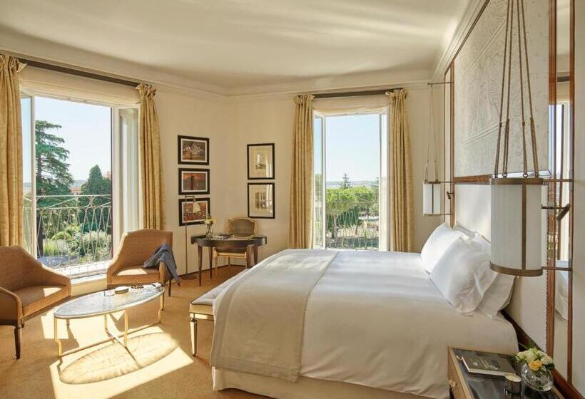 سوییت جونیور با چشم‌انداز شهر, Eden  Dorchester Collection