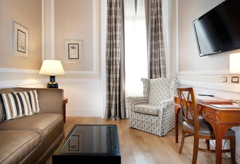 מיטת קינג בסוויטה, Rome Marriott Grand Hotel Flora