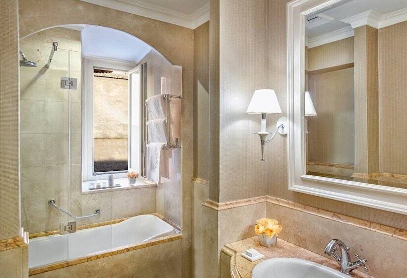 סוויטת ג'וניור, Rome Marriott Grand Hotel Flora