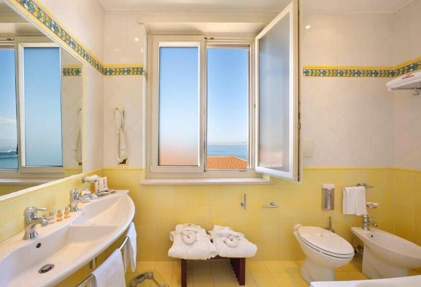 Tengerre Néző Junior Suite, Continental