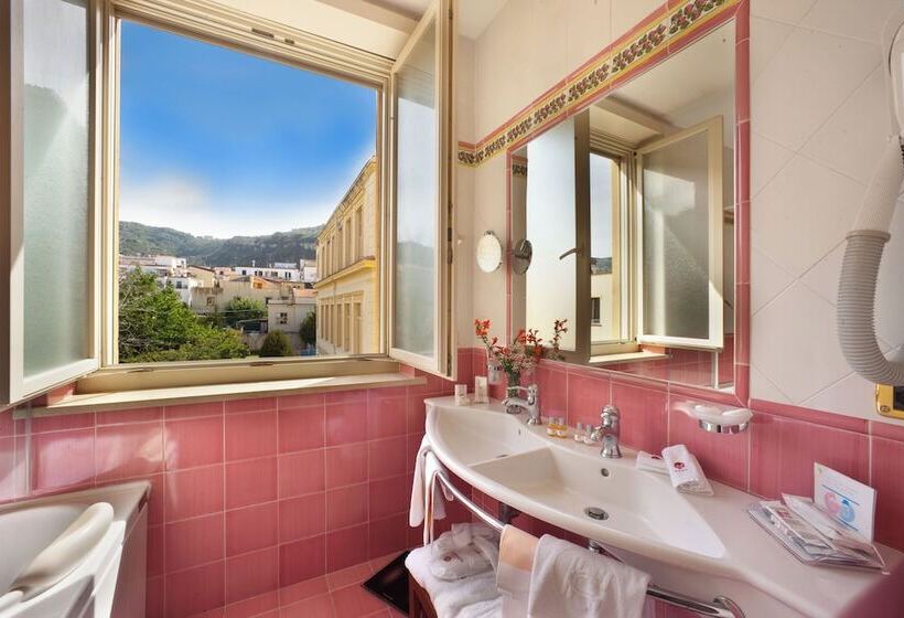 Oldal Tengerre Néző Junior Suite, Continental