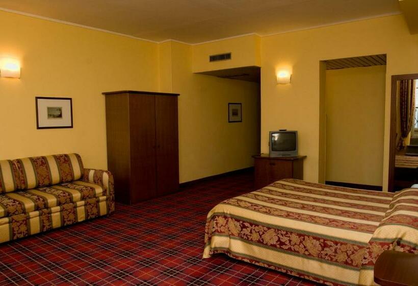 Семейный Номер, Europalace