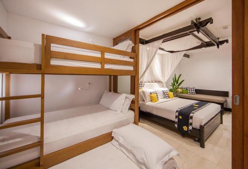 Quarto Familiar, Legian Beach