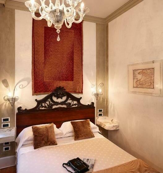 اتاق کلاسیک, Saturnia & International