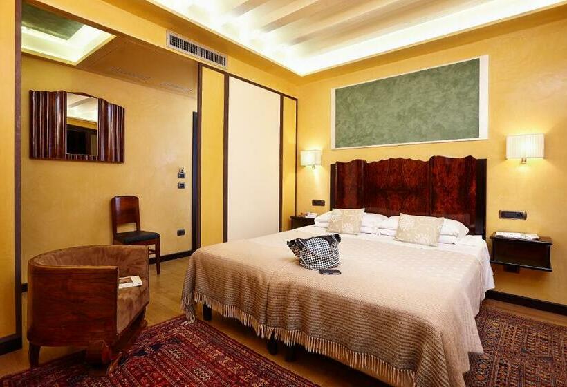 اتاق کلاسیک, Saturnia & International