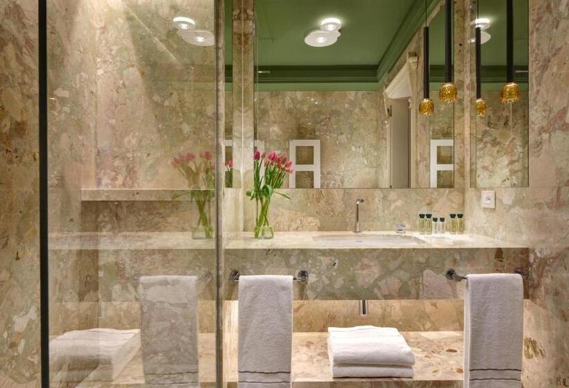 Номер Стандарт Вид на Озеро, Villa Cortine Palace Relais Chateaux