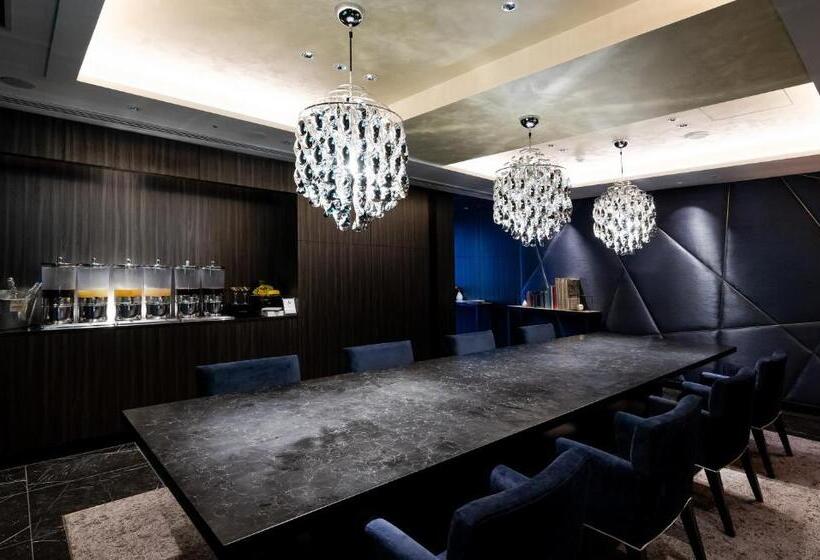 Quarto Club, Cross Hotel Osaka